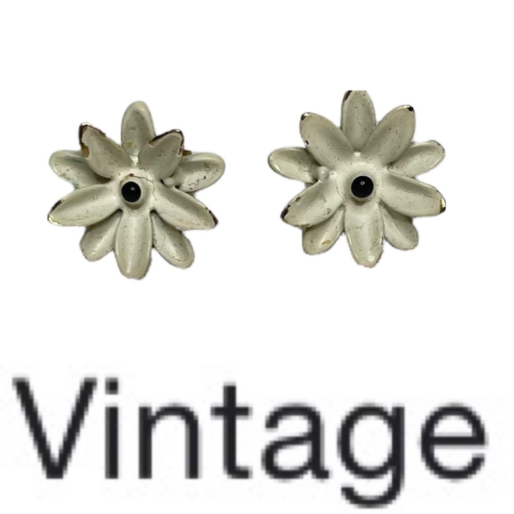 Vintage 1950’s/60’s White Painted Daisy Screwback Earrings